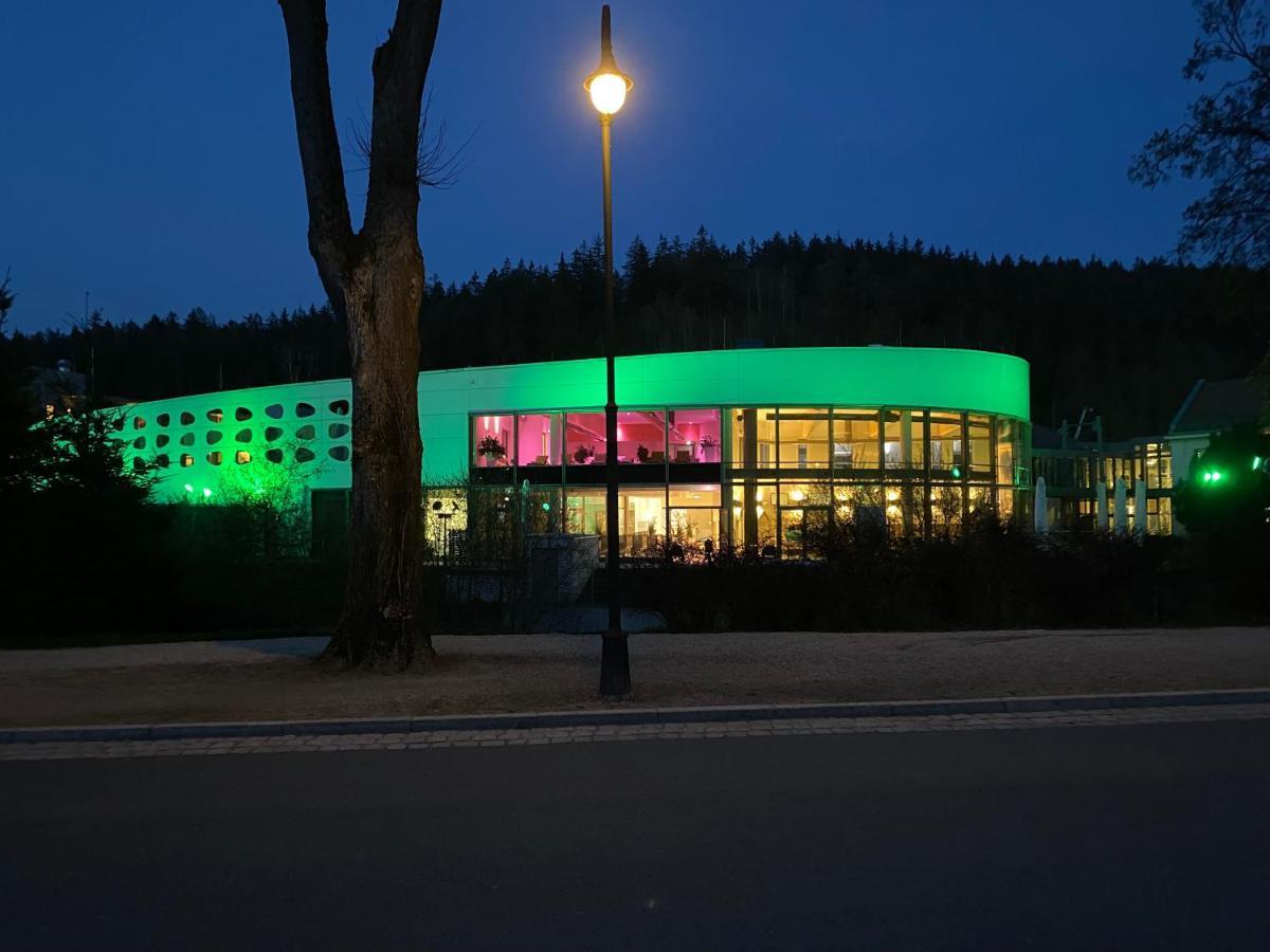 Fewo Roland Ranft Direkt Am Kurpark Barrierearm 60Qm Bad Elster Esterno foto