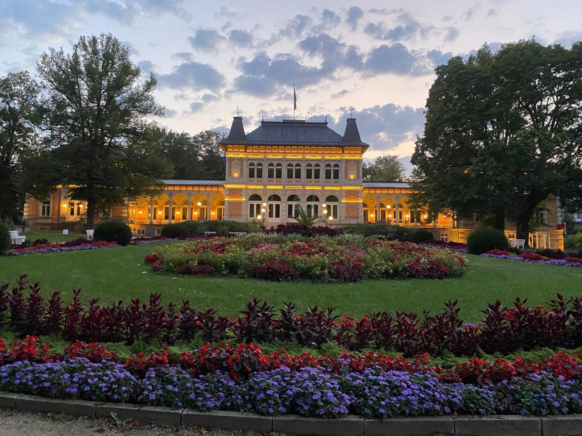 Fewo Roland Ranft Direkt Am Kurpark Barrierearm 60Qm Bad Elster Esterno foto
